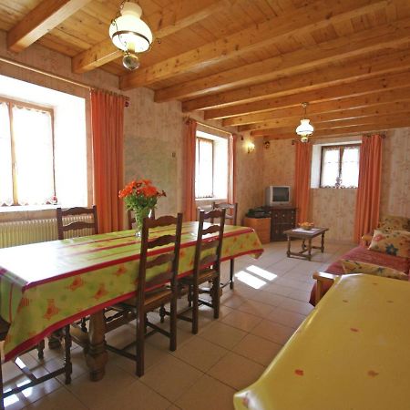 Spacious Holiday Home Near The Forest Esmoulieres Exteriör bild