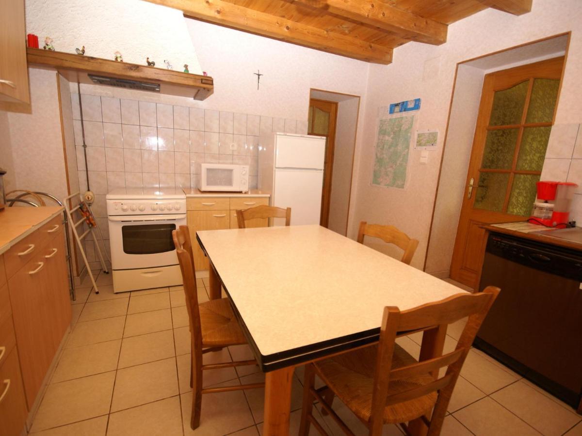 Spacious Holiday Home Near The Forest Esmoulieres Exteriör bild