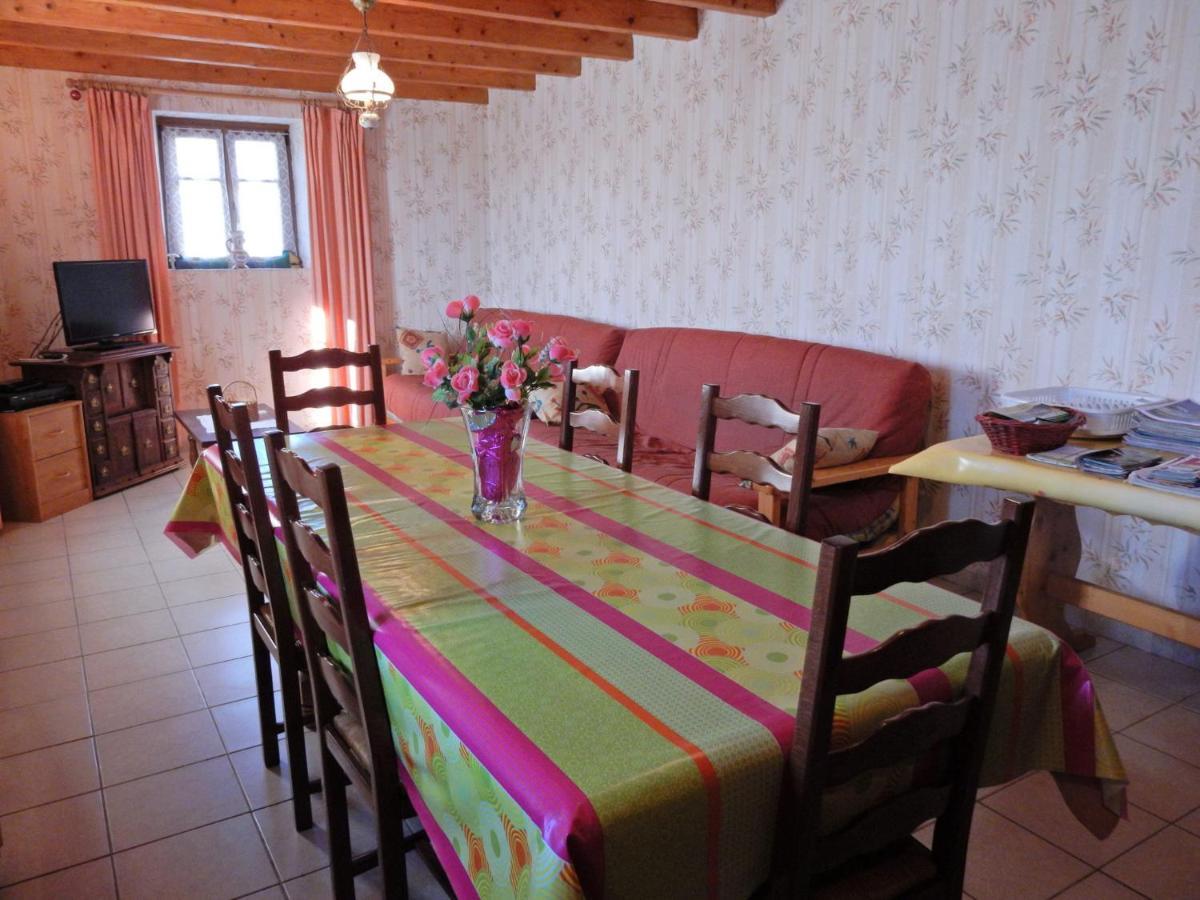 Spacious Holiday Home Near The Forest Esmoulieres Exteriör bild