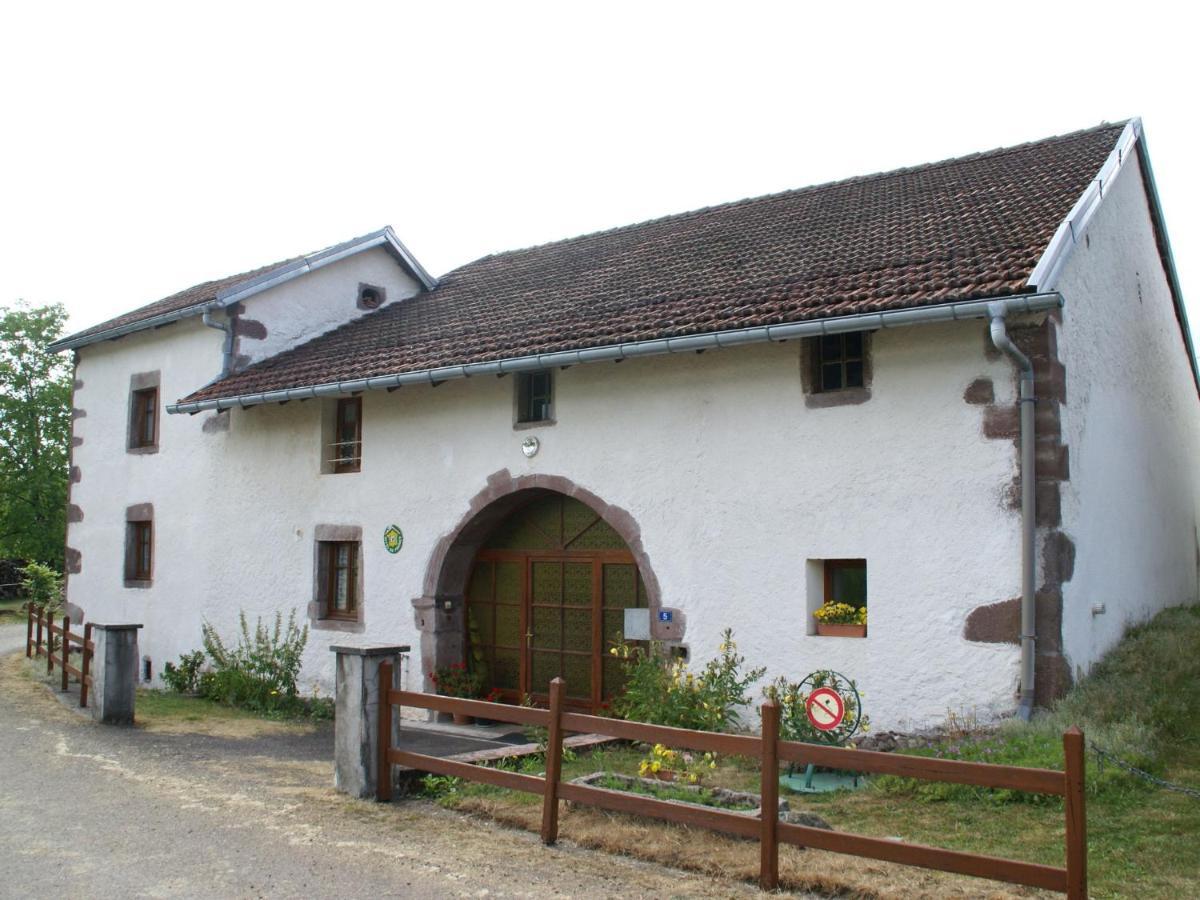 Spacious Holiday Home Near The Forest Esmoulieres Rum bild