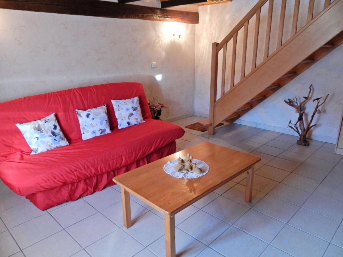 Spacious Holiday Home Near The Forest Esmoulieres Rum bild