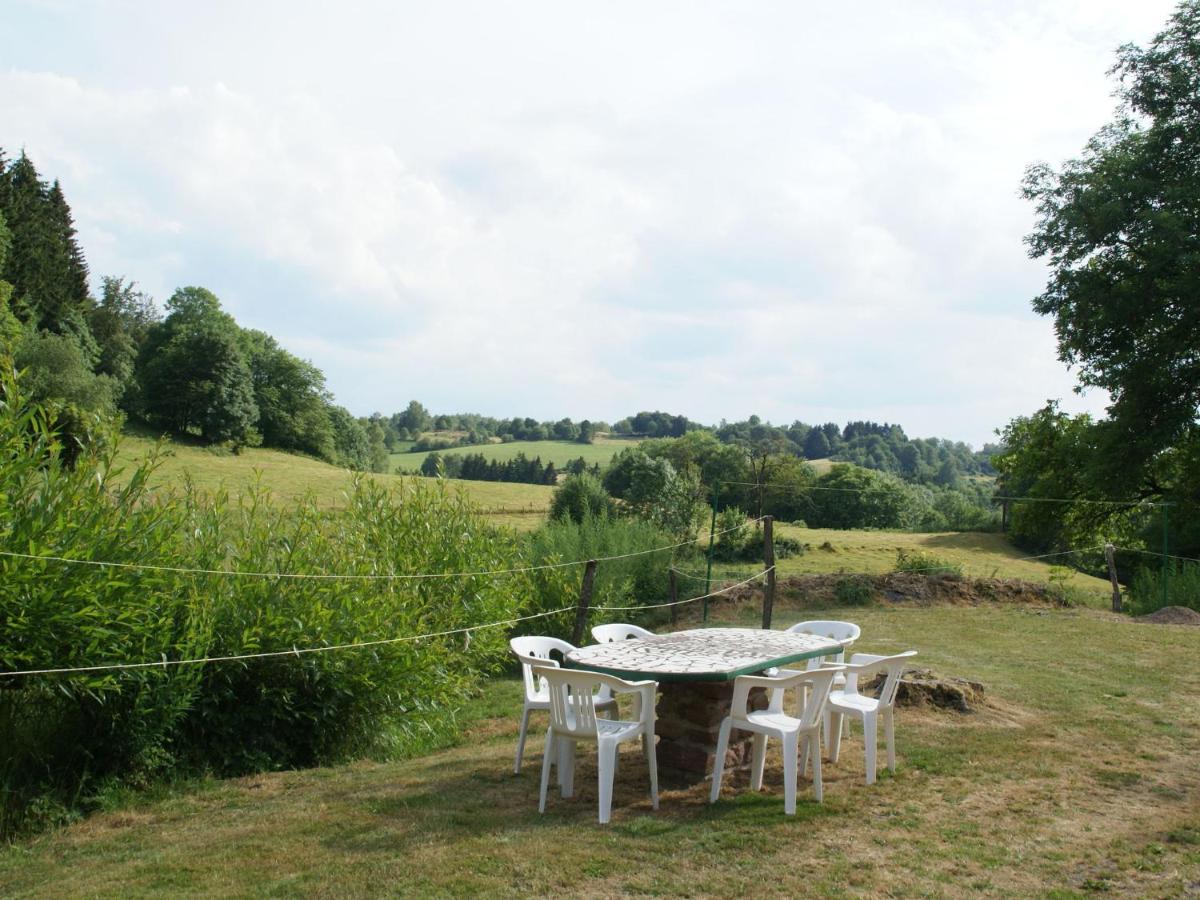 Spacious Holiday Home Near The Forest Esmoulieres Rum bild